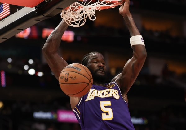 杠杆配资 这场是硬宝！艾顿三节打卡 11中9砍下21分5板&第三节12分