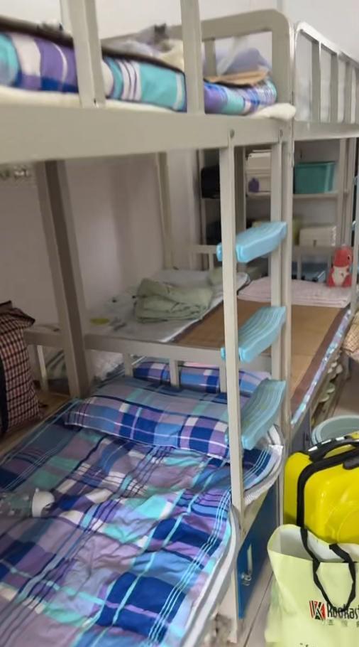 配资著名炒股配资门户 一张床两人睡，初中宿舍“12人寝”惹怒家长，学校：这很正常，学生要适应集体生活
